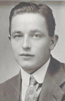 'Bob' Hollyer